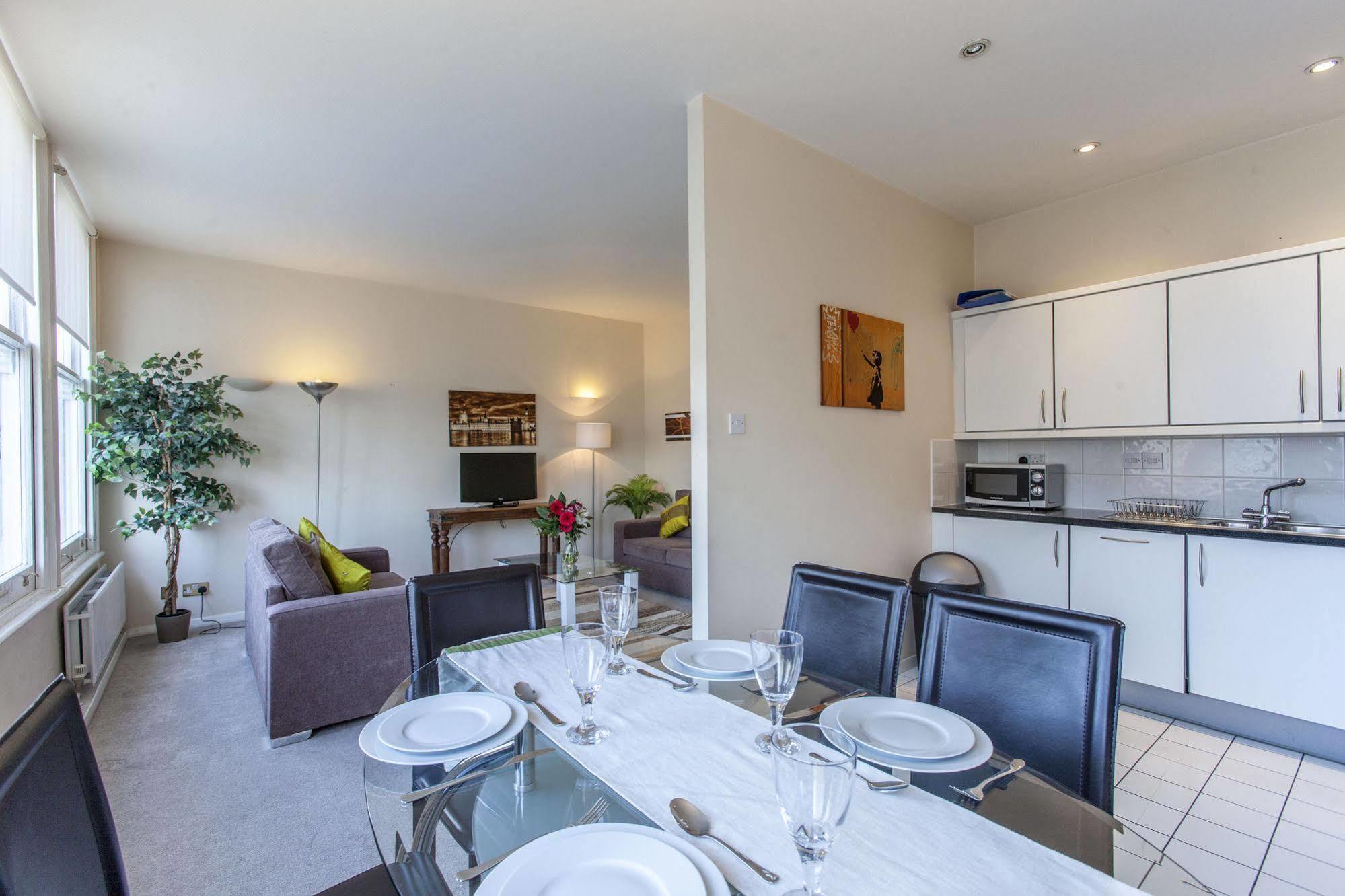 Club Living - Barbican Apartments ลอนดอน ภายนอก รูปภาพ